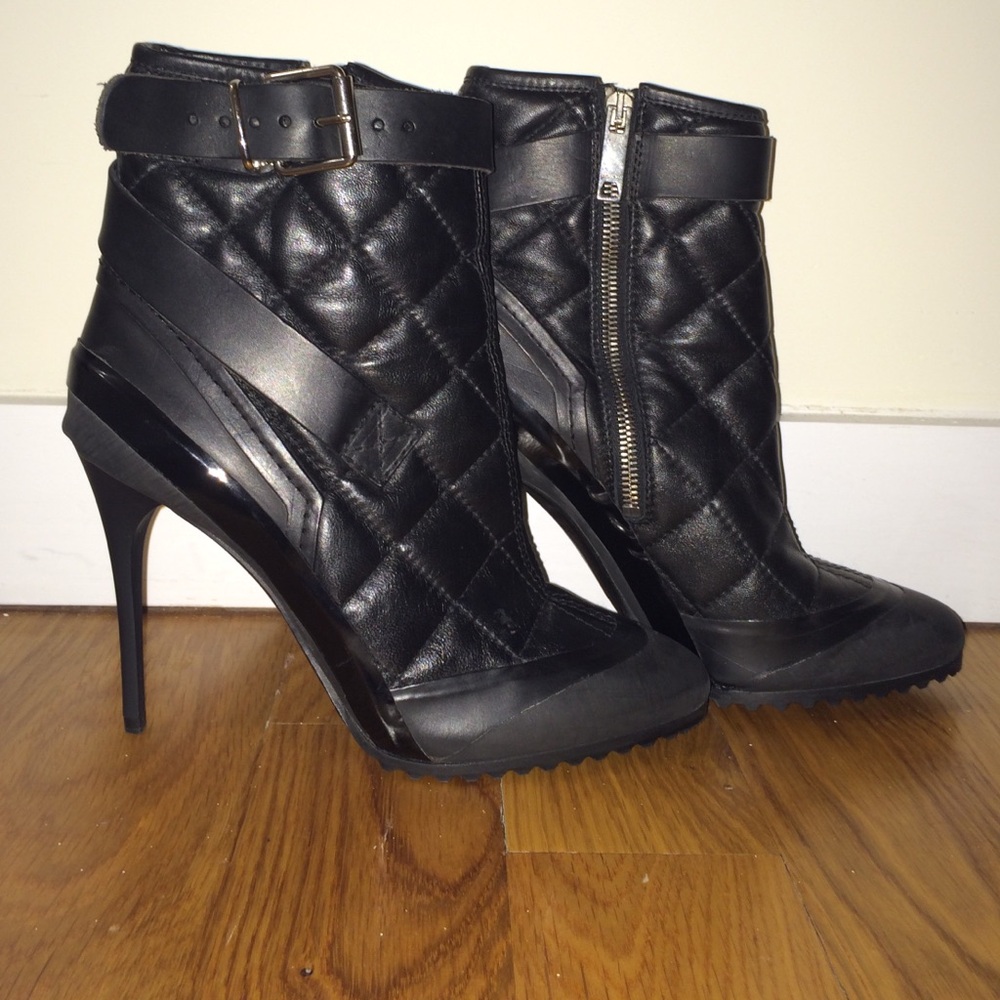 Burberry black leather booties